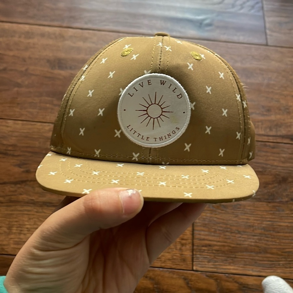 Live Wild Little Things hat size small